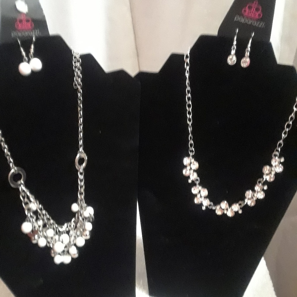 2 Paparazzi Necklaces w/Earrings.